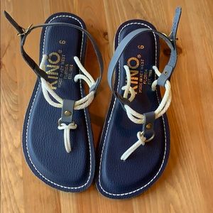 NEW Kino Sandals - size 6